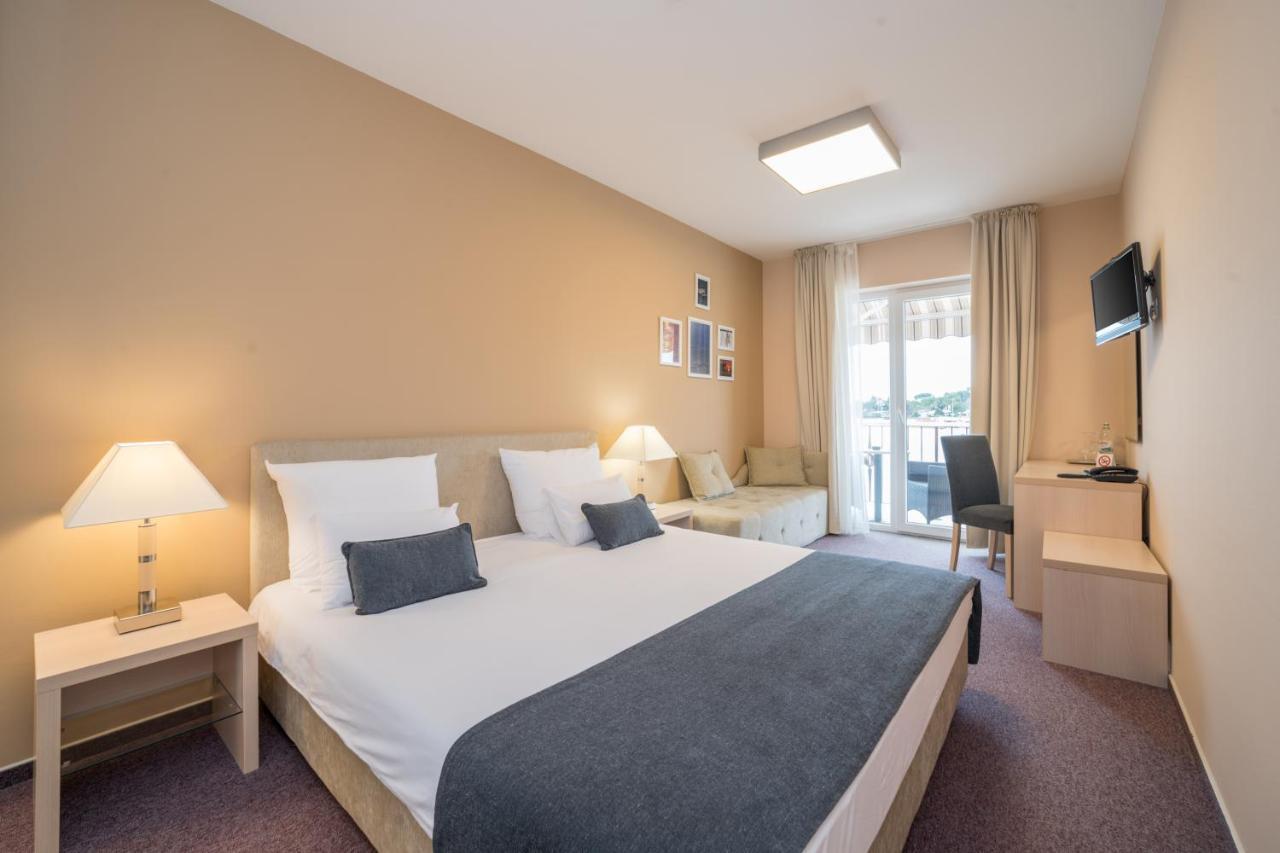 Hotel Zlatna Vala Umag Zewnętrze zdjęcie