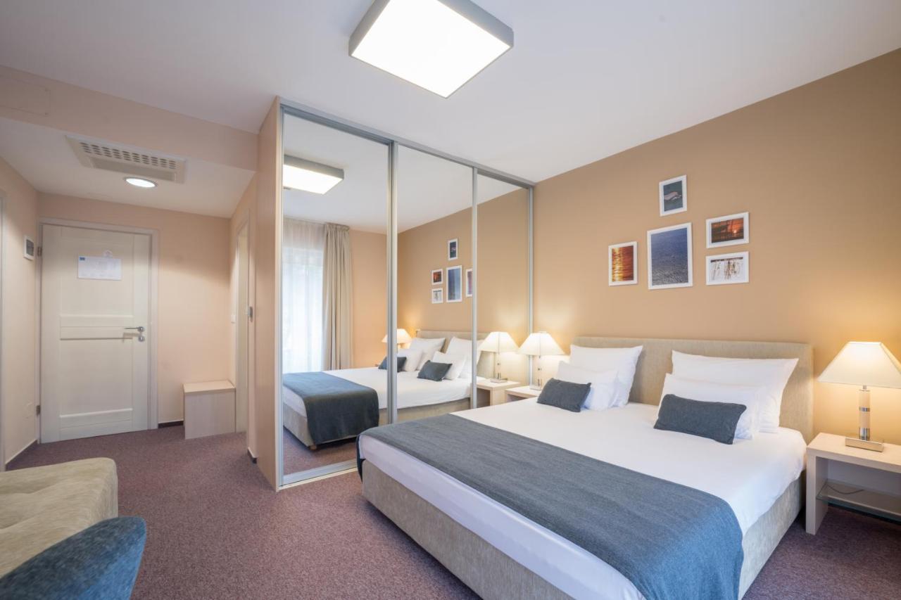 Hotel Zlatna Vala Umag Zewnętrze zdjęcie