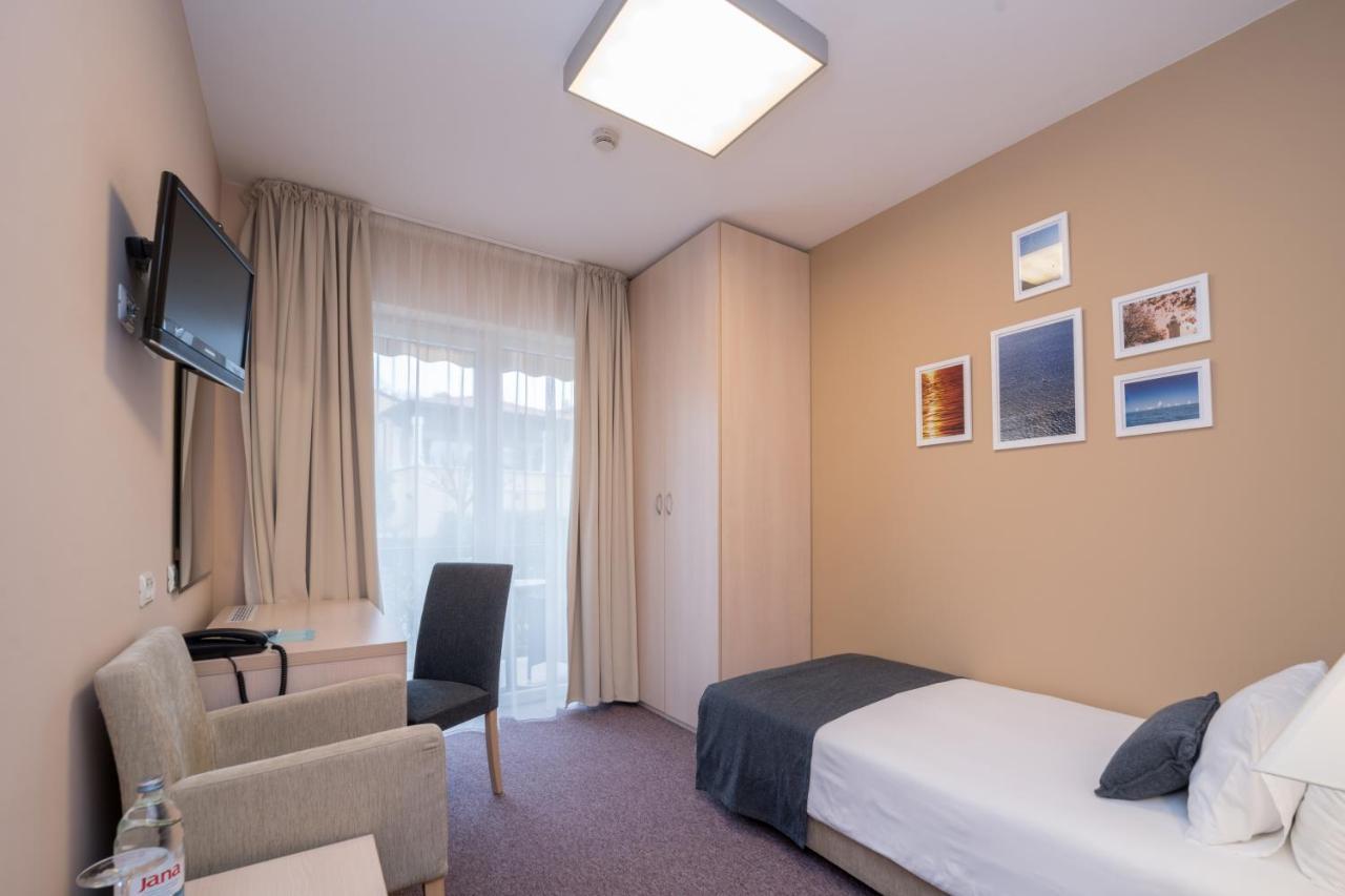 Hotel Zlatna Vala Umag Zewnętrze zdjęcie