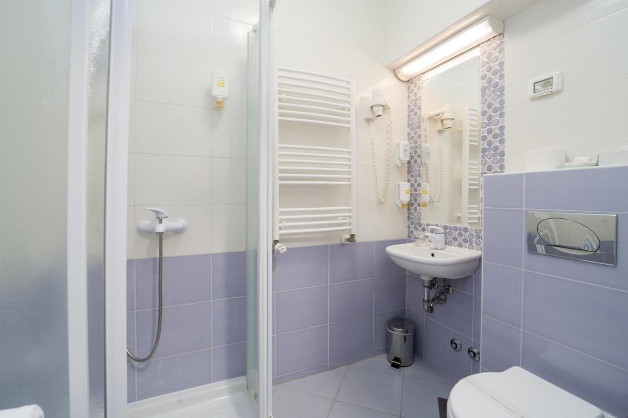 Hotel Zlatna Vala Umag Zewnętrze zdjęcie