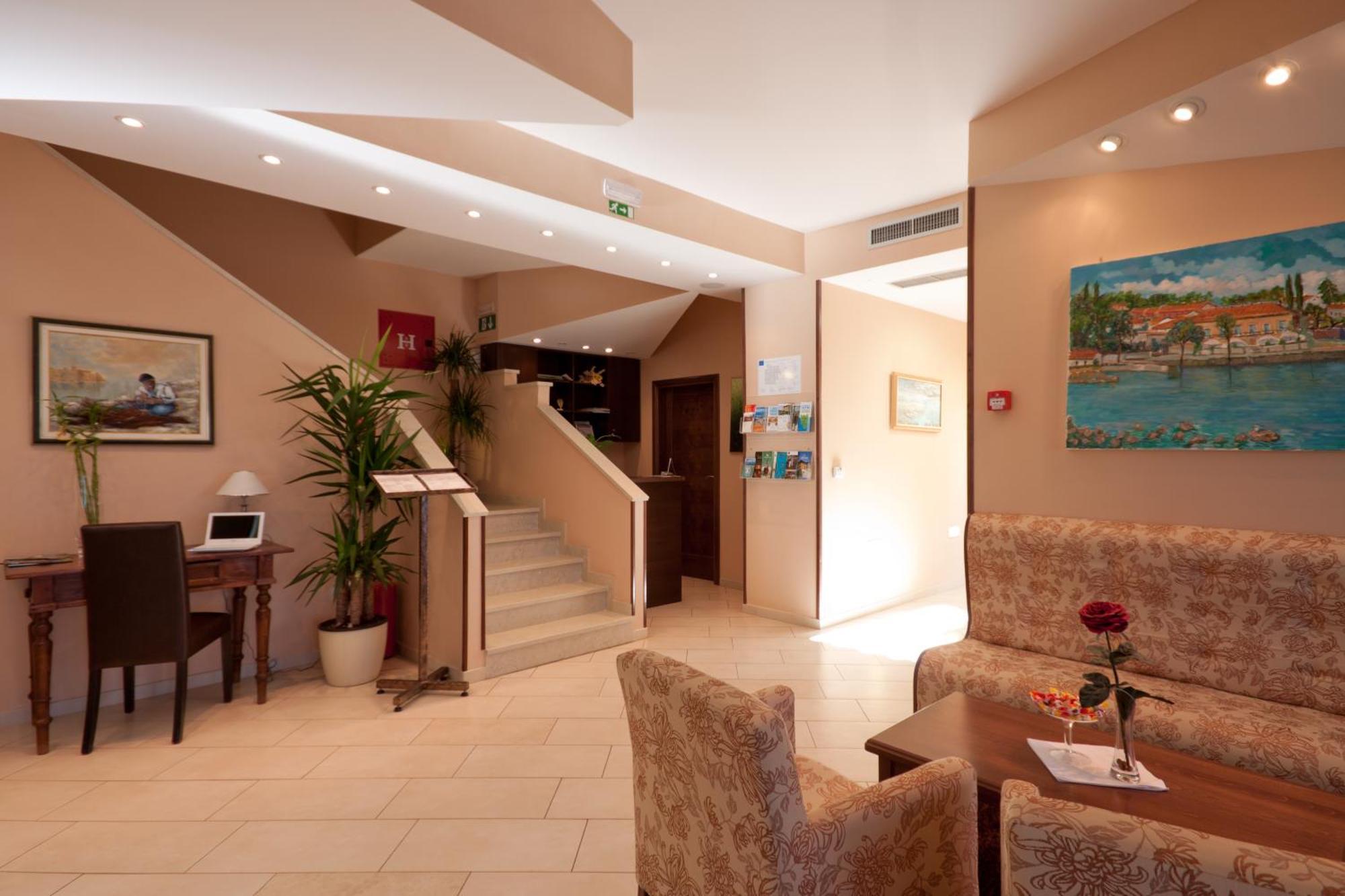 Hotel Zlatna Vala Umag Zewnętrze zdjęcie