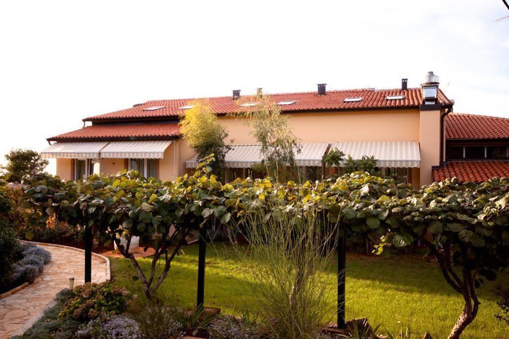 Hotel Zlatna Vala Umag Zewnętrze zdjęcie