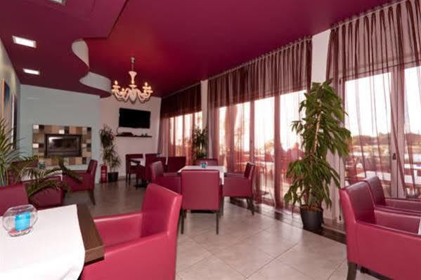 Hotel Zlatna Vala Umag Zewnętrze zdjęcie